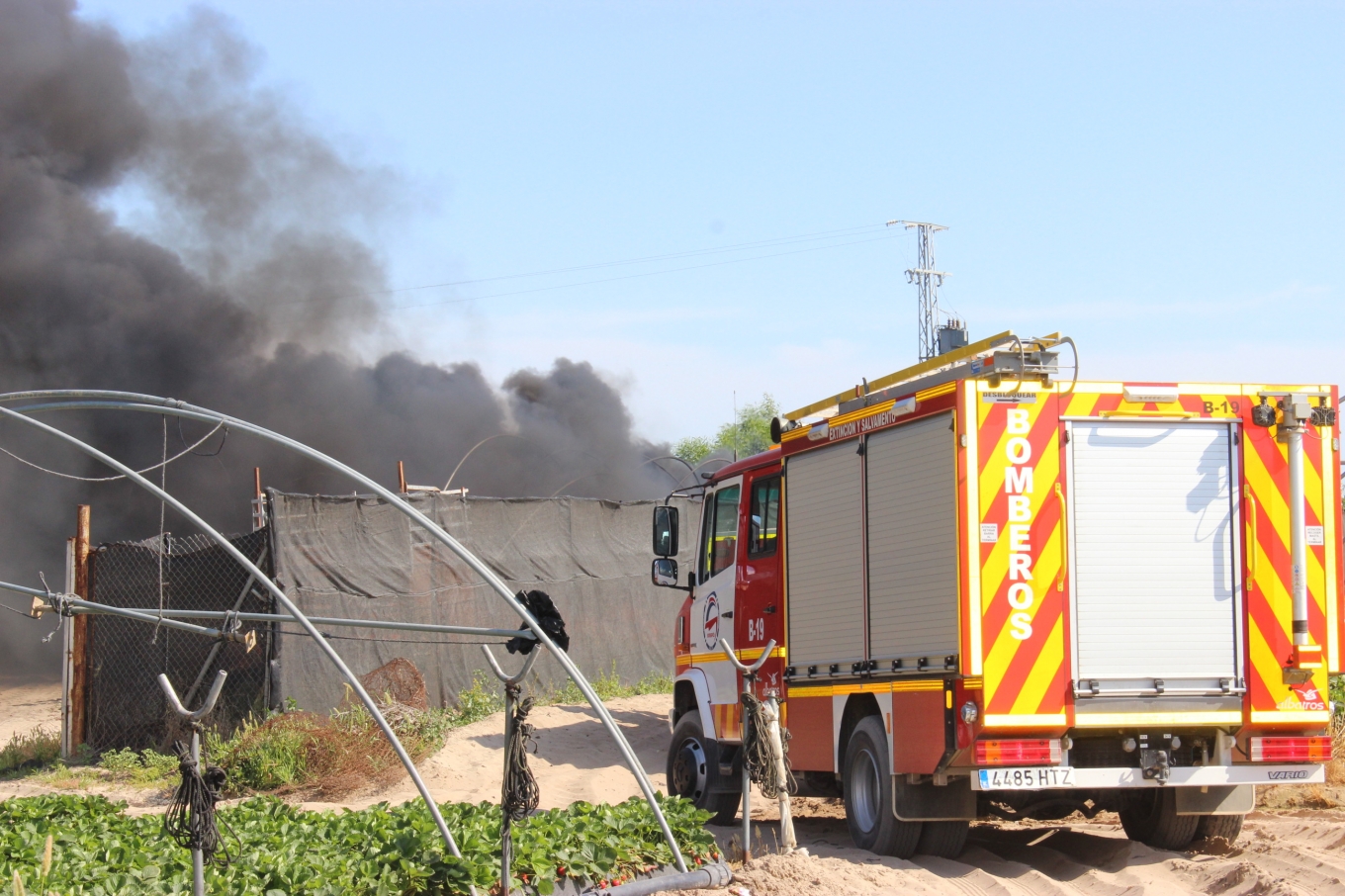 El CPBH interviene en el incendio de un asentamiento chabolista en Lepe